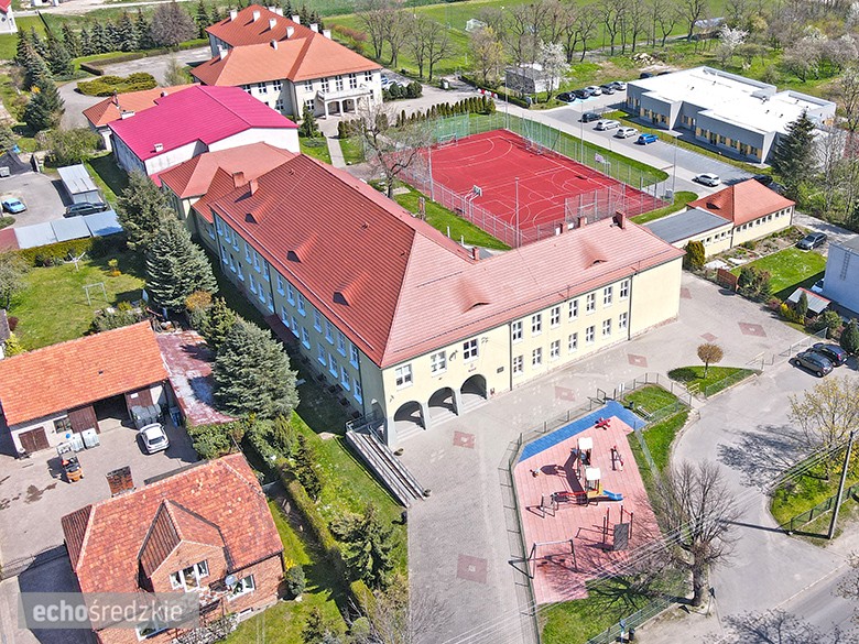 Lekkoatletyka na wesoło w Szkole Podstawowej w Kostomłotach - Szkoła Podstawowa w Kostomłotach